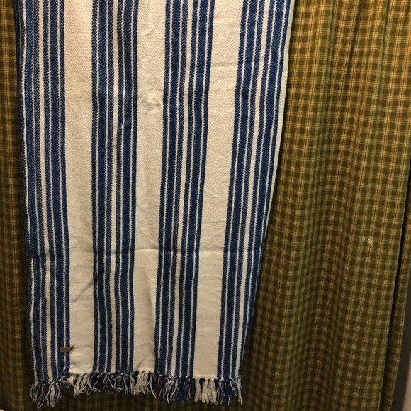 VHC Throw 🌊 - Picture 1 of 2